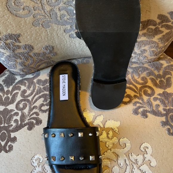 SOLD🆕 STEVEMADDEN black stud slides Sz 9 - Picture 4 of 6